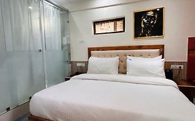 Pine View Luxury Resort With Mountain View & Premium Rooms